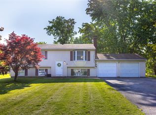 44 Hidden Creek Ln, Hamlin, NY 14464