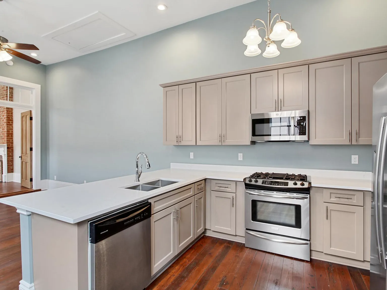 2 bed, 1100 sqft, $2,490 — Photo 3