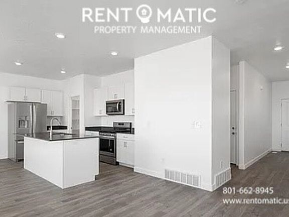 3rd image of 613 N Pear Dr