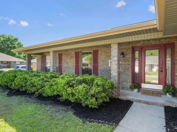 1863 Bay Pine Cir, Gulf Breeze, FL 32563