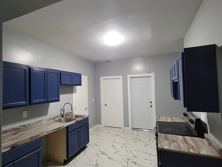 49 Williams St #1 — Photo 7