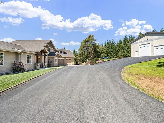 2nd image of 86404 Bailey Hill Rd