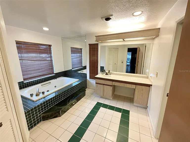 1349 Hillside Dr — Photo 18