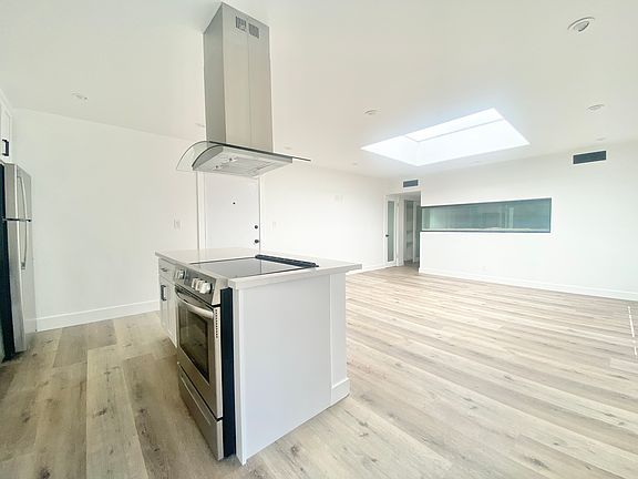 5th image of 1626 N Fuller Ave #303