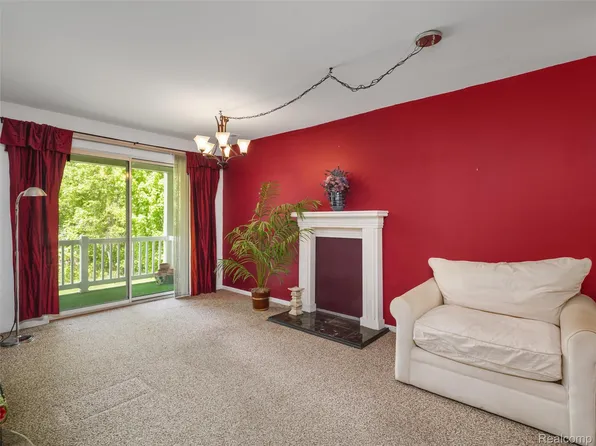 1127 S Lake Dr Unit 206, Novi, MI 48377