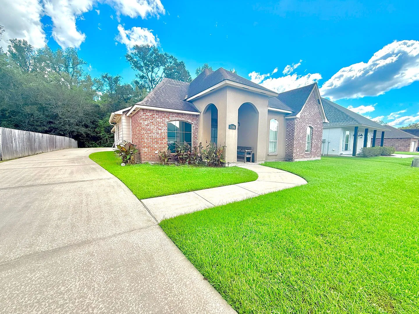 Beautiful 3 Bedroom Home with Outdoor Fireplace & Spacious Covered Patio in Gonzales! — Photo 1