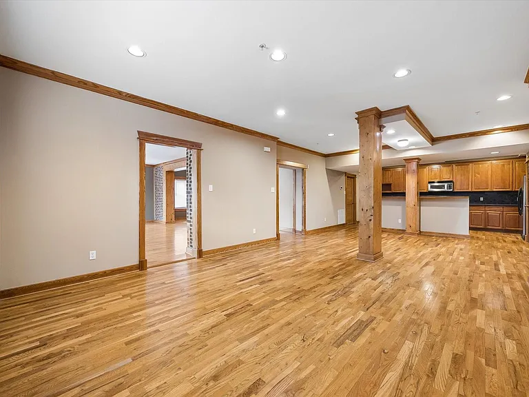 215 W Norma St #302 — Photo 16