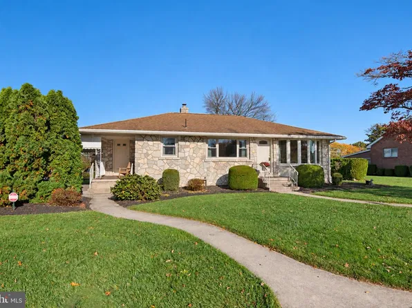 425 W Vine St, Fleetwood, PA 19522