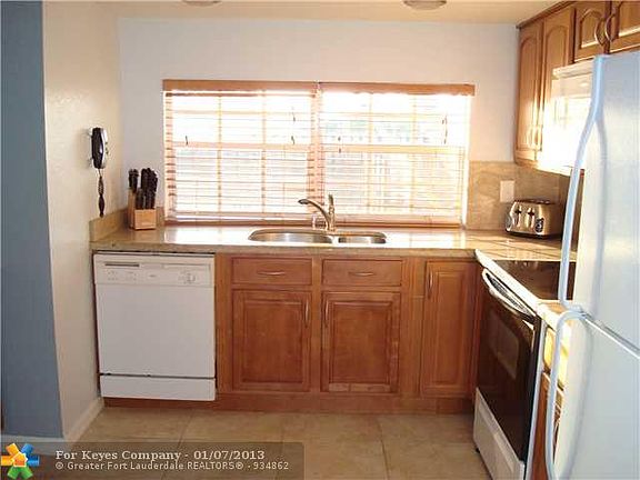 3rd image of 2347 NW 111th Ave