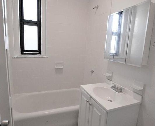 5th image of 2521 31st Ave APT D52