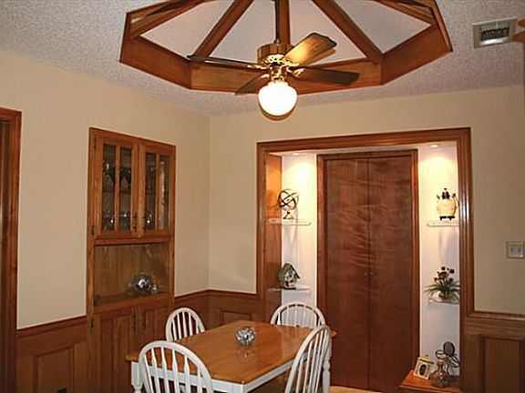 5th image of 837 Woodmoor Dr