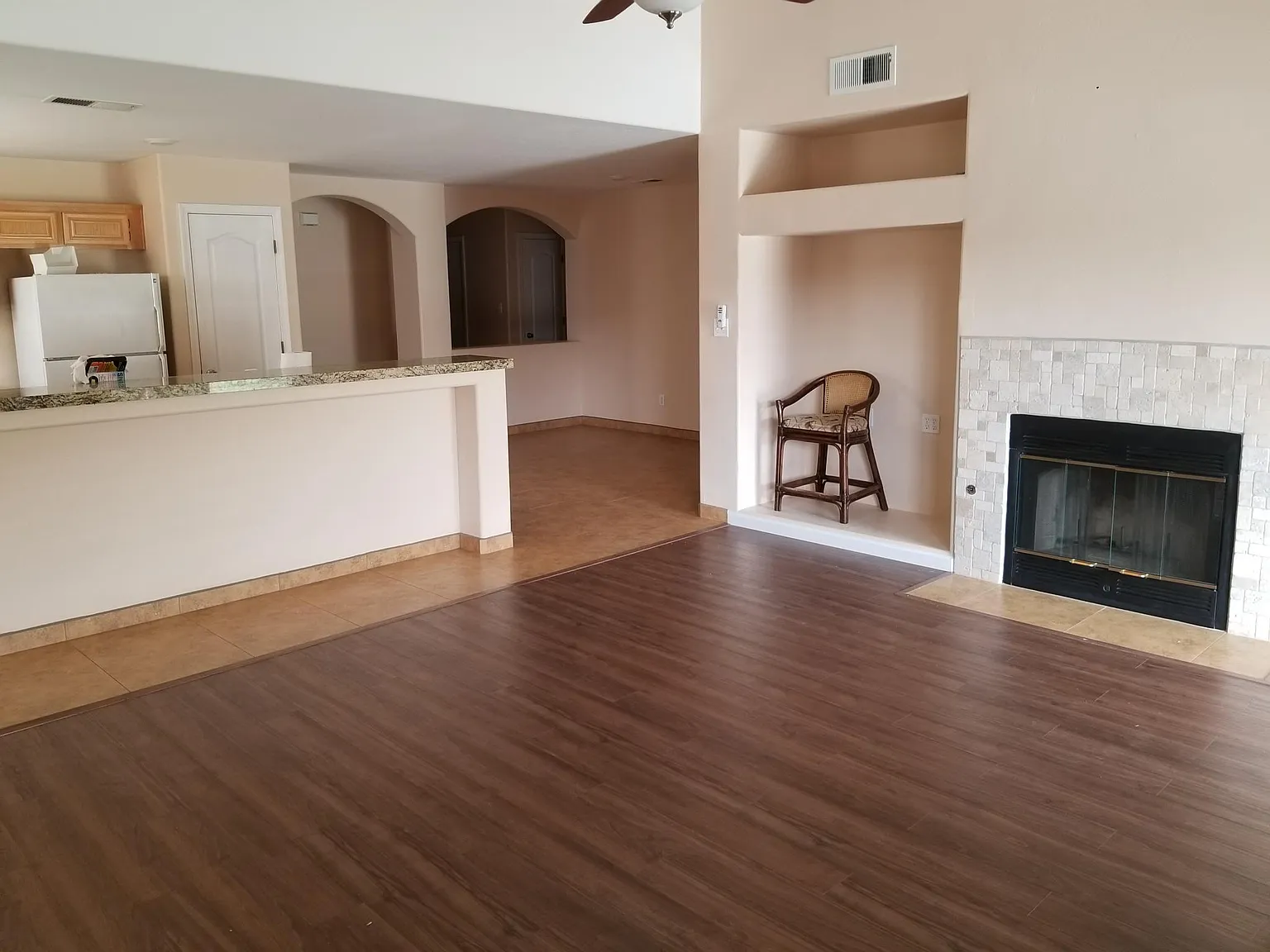 5 bed, 2800 sqft, $3,500 — Photo 2