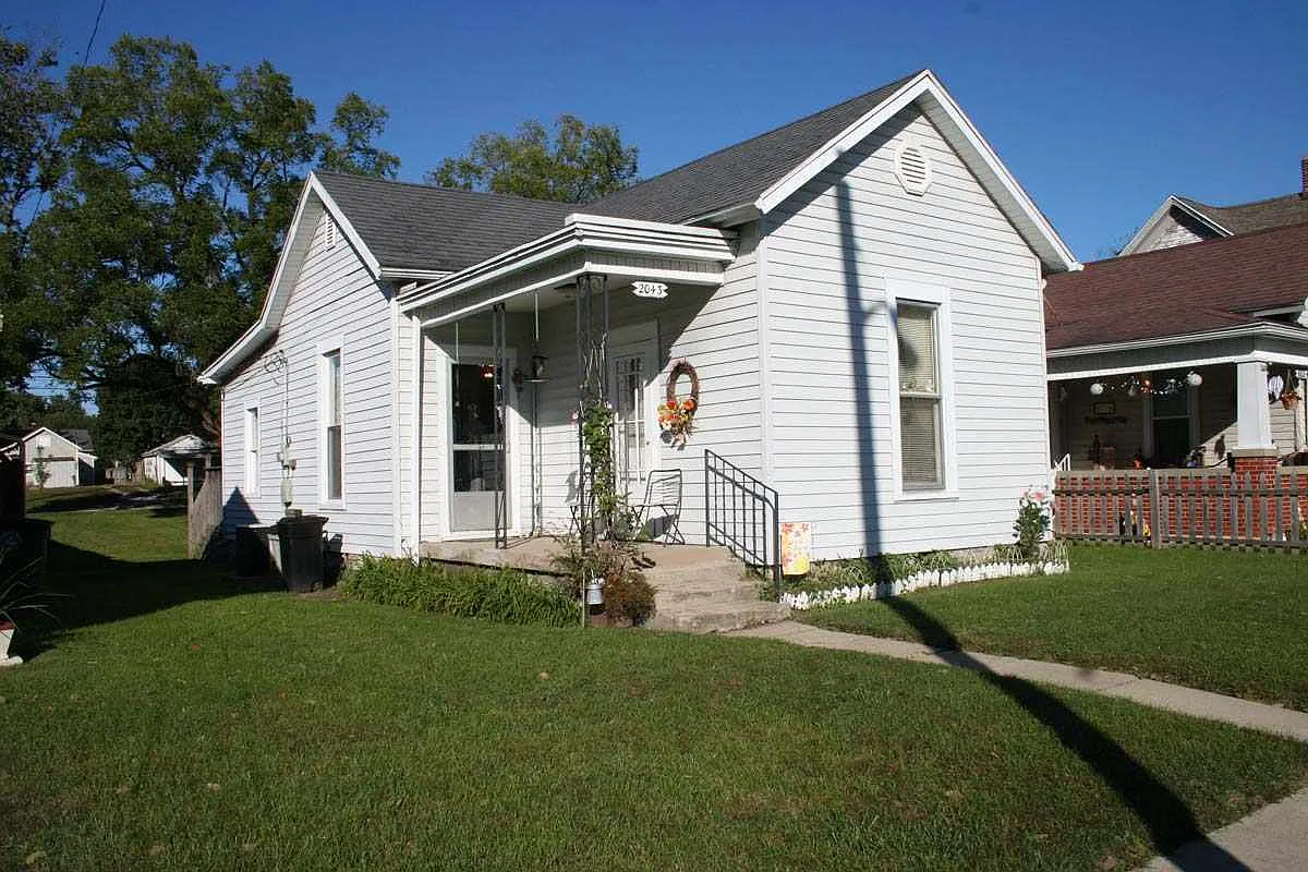 2043 Ohio Ave photo 1