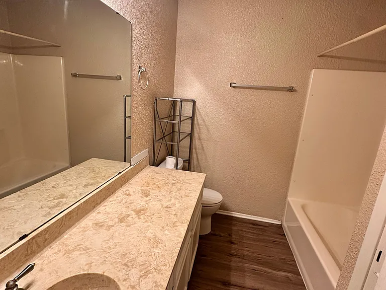 2nd FULL bath! Ideal for guest.