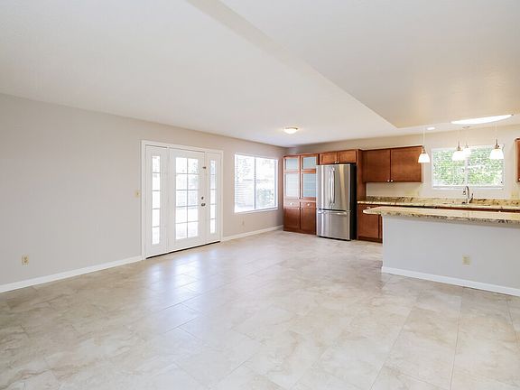 3rd image of 3042 E El Moro Ave