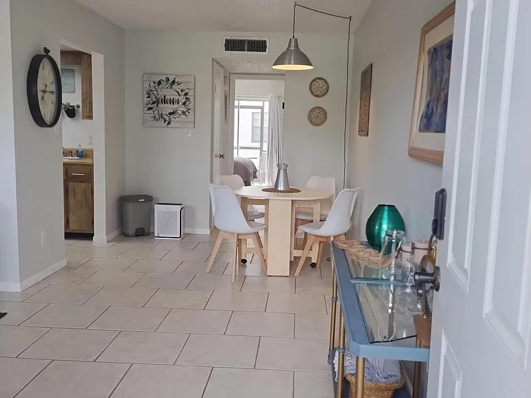 200 Saint Lucie Ln #204 — Photo 3