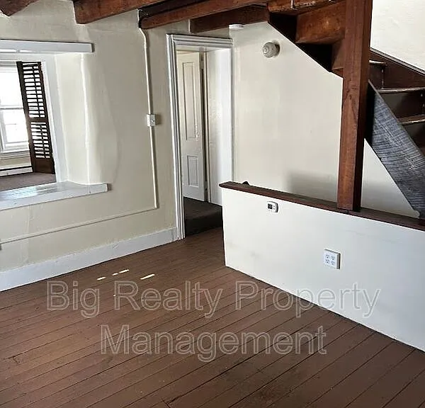 106 N Main St #B — Photo 2