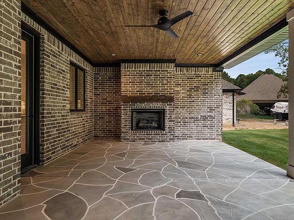 2nd image of 217 Gardens Gate Cir