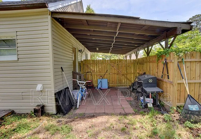 2 Clover St — Photo 21