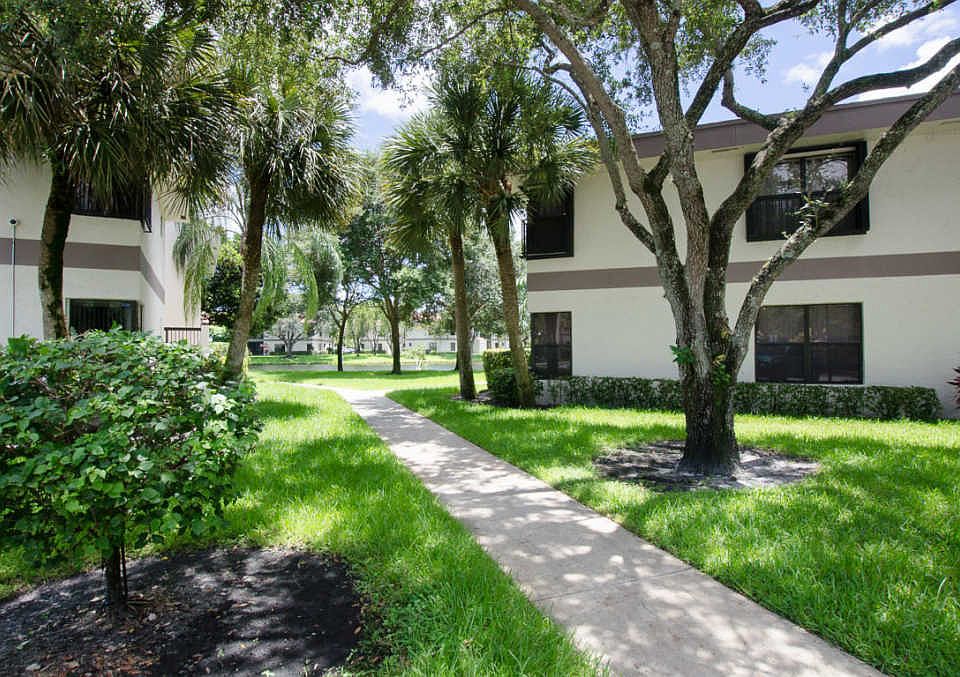 1st image of 4742 Carambola Cir N #27123