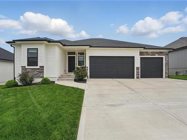 511 SW Hillside Dr, Grain Valley, MO 64029