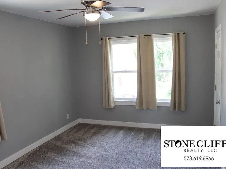 708 Houchin St — Photo 13
