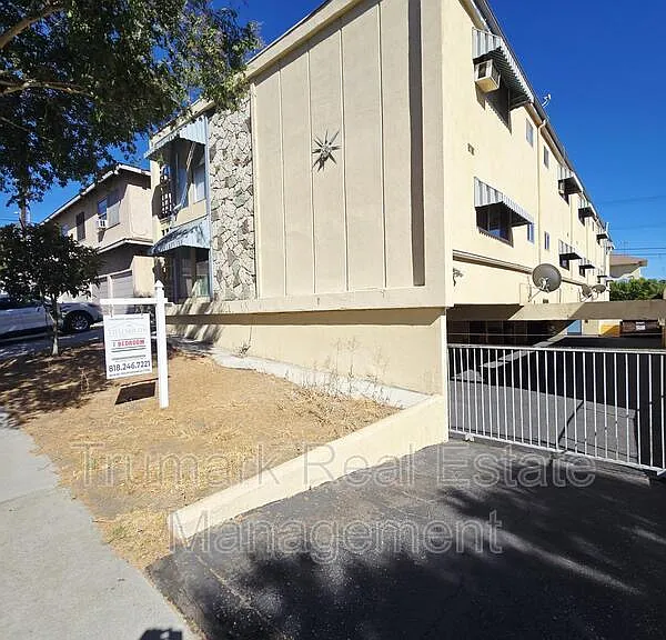 332 Cornell Dr #E — Photo 1