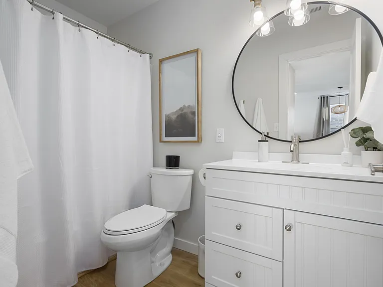 2534 Yew St #B — Photo 16