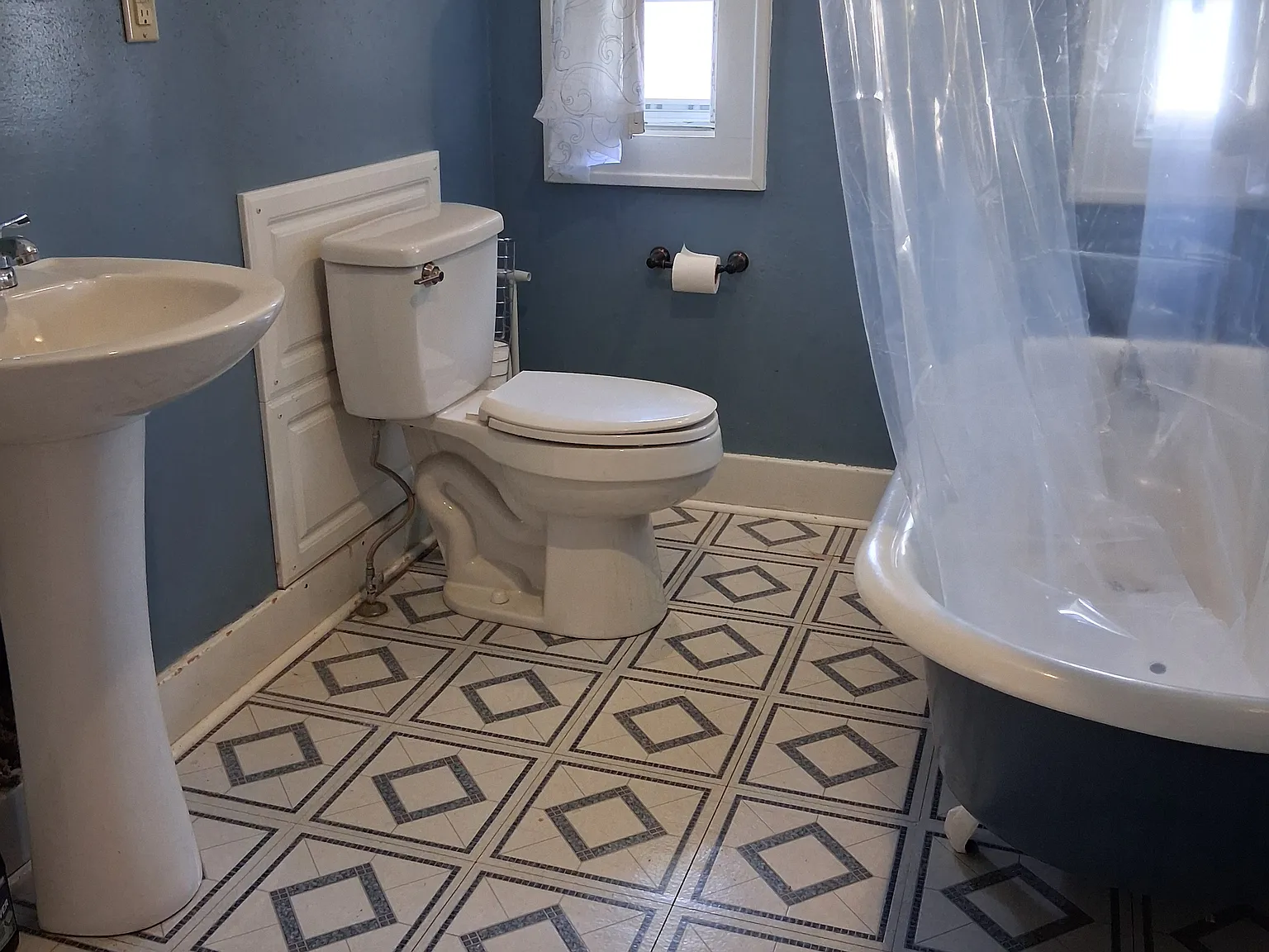 940 E Main St — Photo 1