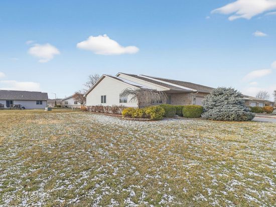 523 Woodpointe Dr, Woodville, OH 43469