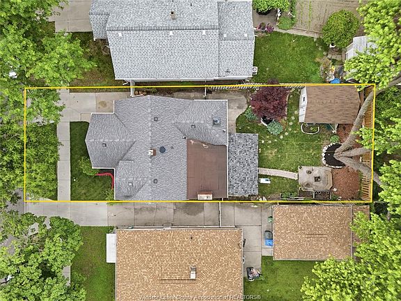 2nd image of 1351 Francois Rd