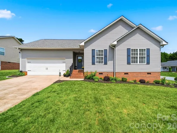 2104 Sheffield Ct NW, Conover, NC 28613