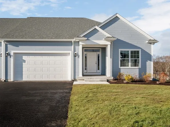 35 Crestwood Cir #44, Whitinsville, MA 01588