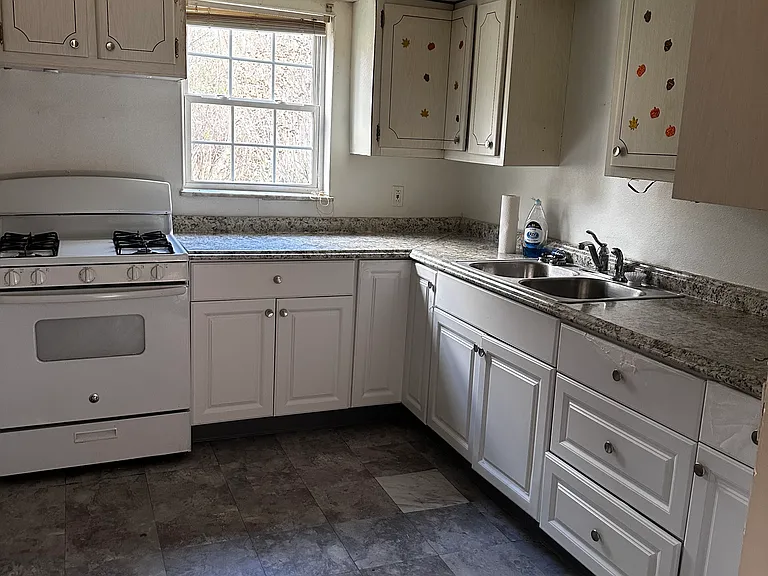 1301 Madison Ave — Photo 2