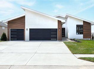 2621 SW Hook Farm Ln, Lees Summit, MO 64082