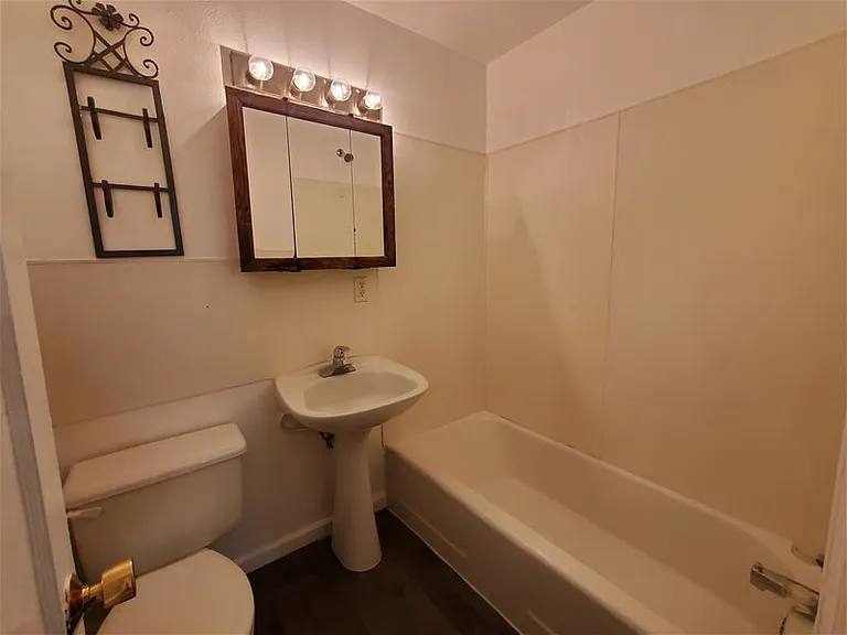 420 2nd Ave NE #102 — Photo 4