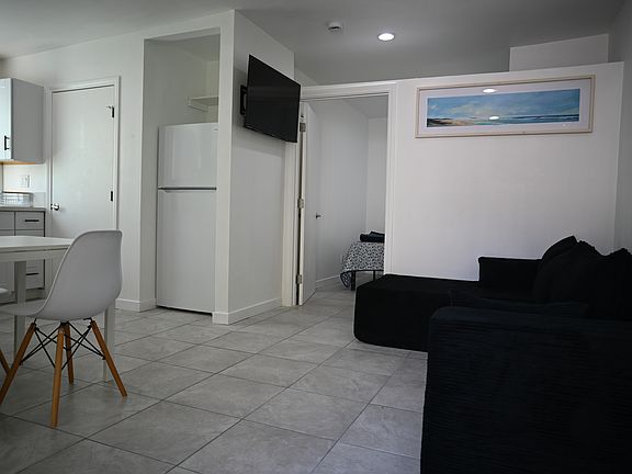 5th image of 322 Loma Vista St #A