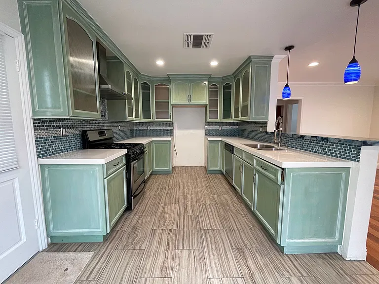 7449 Tujunga Ave — Photo 5