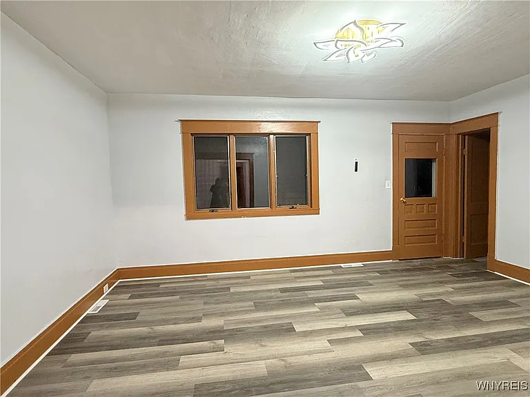 111 Dempster St — Photo 5