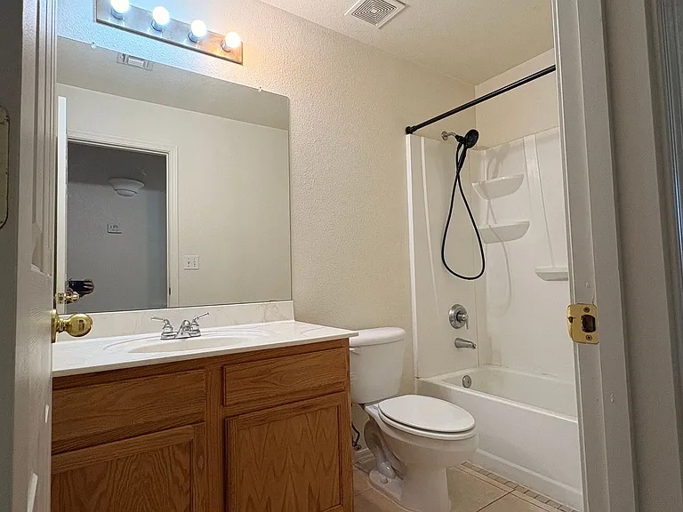 2133 W Roundwood Pl — Photo 14