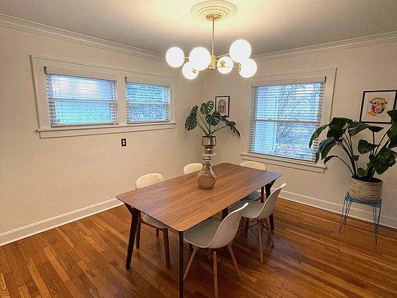3rd image of 1025 W 71st Ter