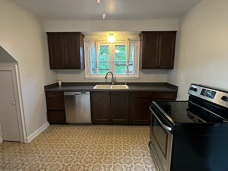 605 N 53rd St #A — Photo 11