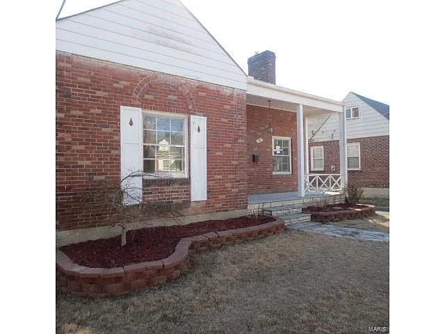 34 Patricia Ave photo 1