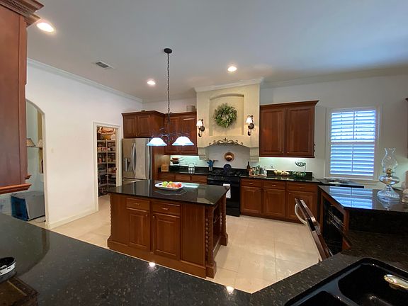 4th image of 802 Coldwater Creek Cir W