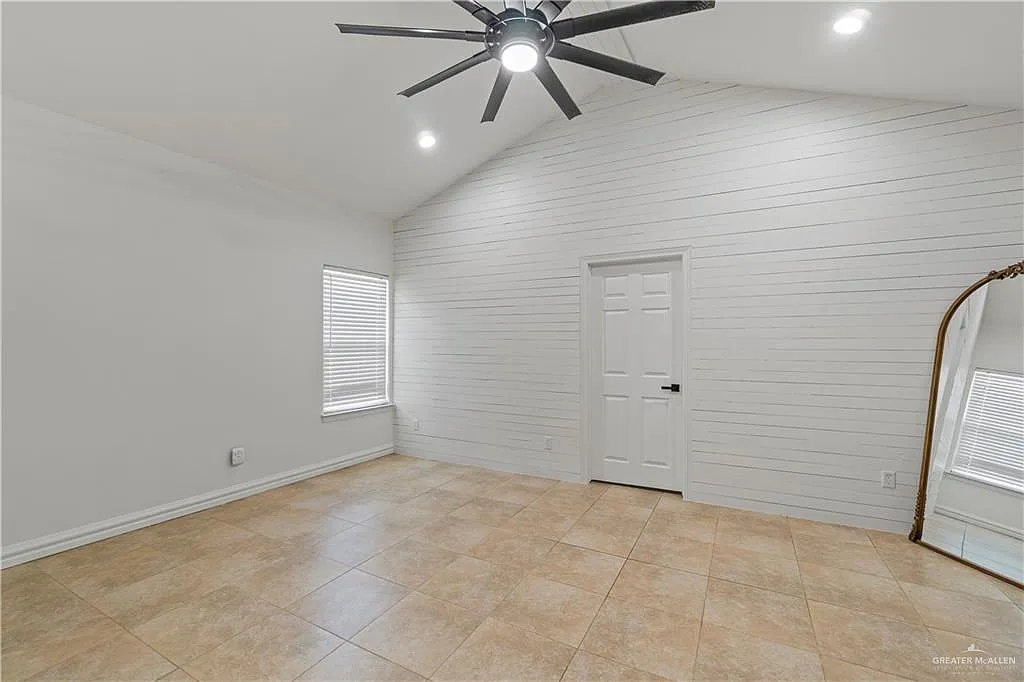 3 bed, 2.5 bath, 1342 sqft, $1,800 — Photo 4