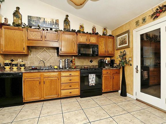 5th image of 6044 Old Manor Ct