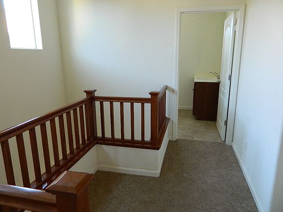 5th image of 340 Crescent Moon Dr