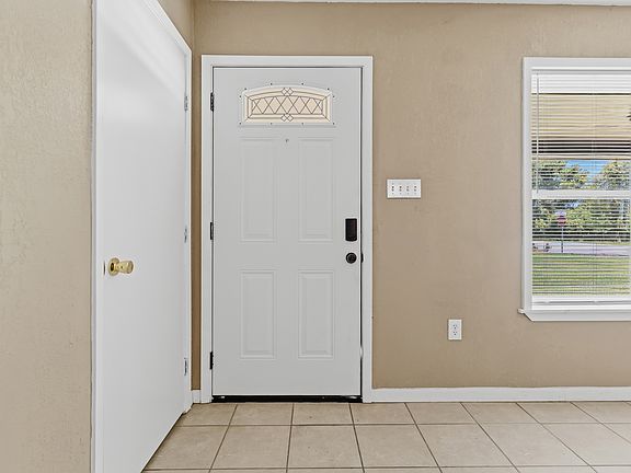 5th image of 620 S Blueberry St