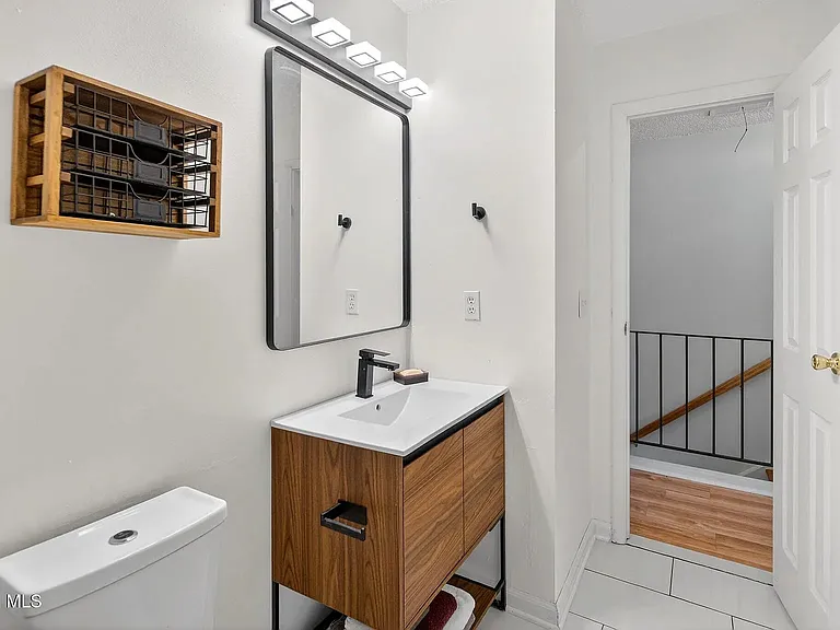 80 Crestwood Ter — Photo 26