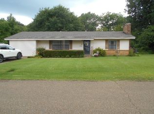 1303 Willow St, Grenada, MS 38901